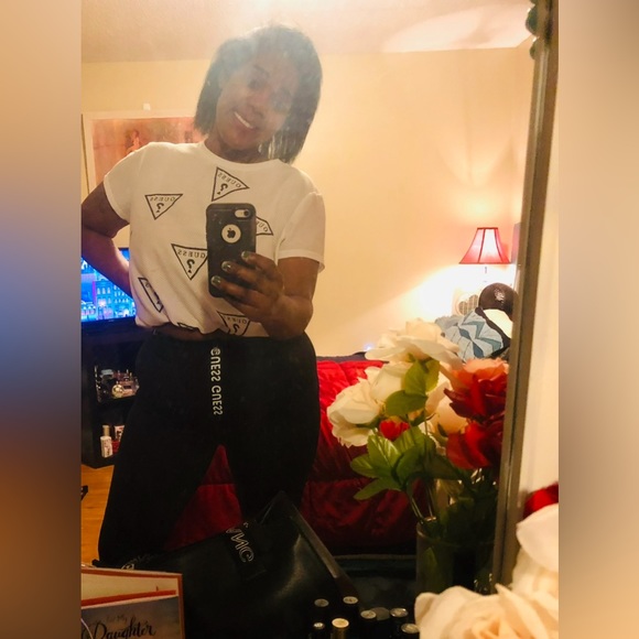 Guess Outfit: 2 PIECE:Top & Leggings - Picture 6 of 16